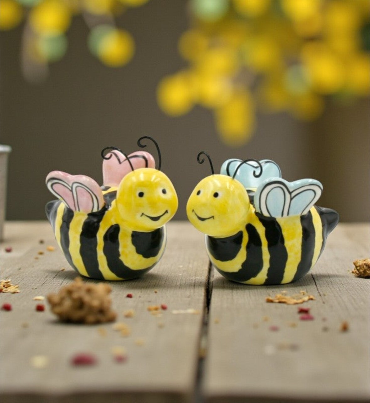 Ceramic Honey Bee Salt And Pepper Shakers, Home Décor, Gift for Her, Gift for Mom, Kitchen Décor, Farmhouse Decor
